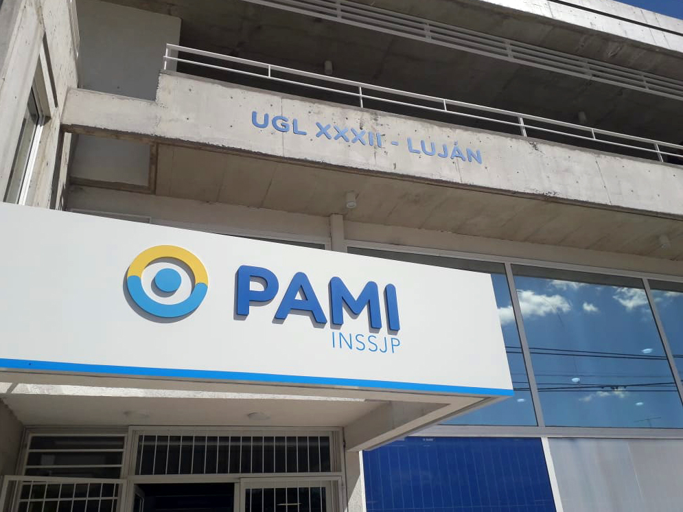 5 pami cartel aluminio compuesto y corpóreo luján PAMI